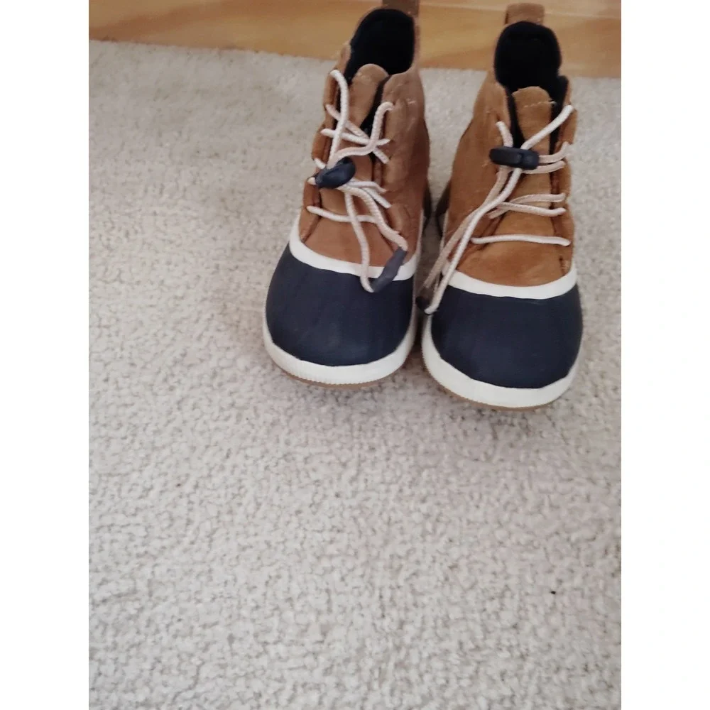 SOREL Out N About IV Classic Kids Boots Taffy/Black Waterproof Hand Crafted 2Y